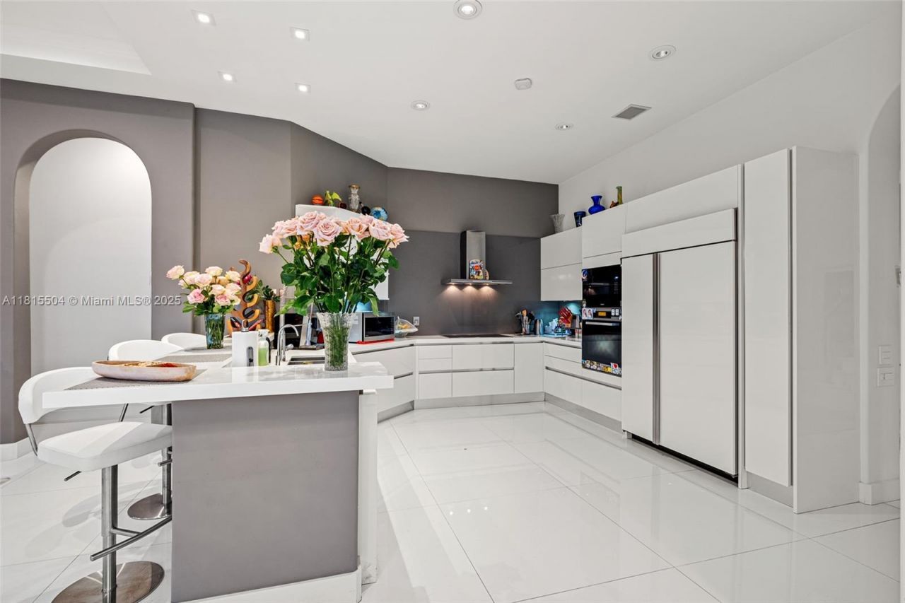 1260 Harbor Ct, Hollywood, FL 33019 Photo