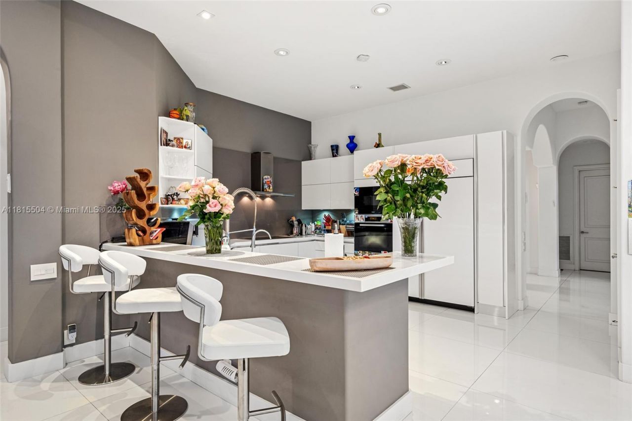 1260 Harbor Ct, Hollywood, FL 33019 Photo