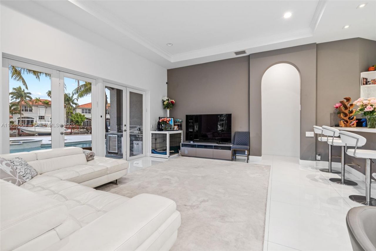 1260 Harbor Ct, Hollywood, FL 33019 Photo