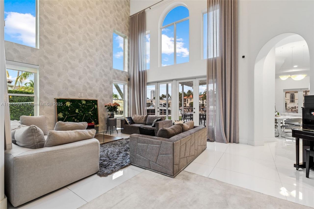 1260 Harbor Ct, Hollywood, FL 33019 Photo