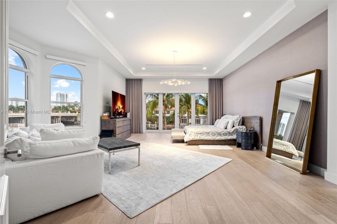 1260 Harbor Ct, Hollywood, FL 33019 Photo