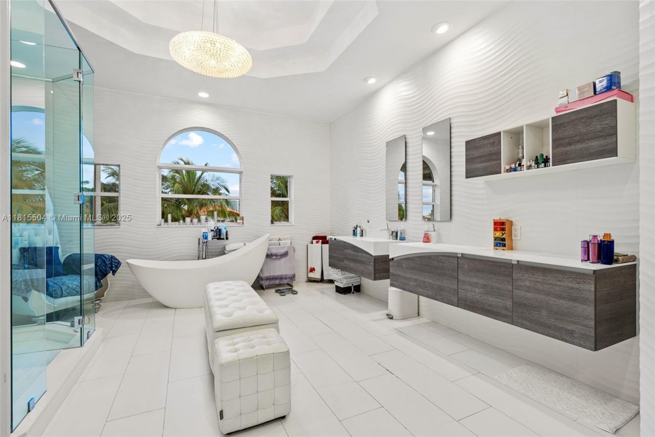 1260 Harbor Ct, Hollywood, FL 33019 Photo