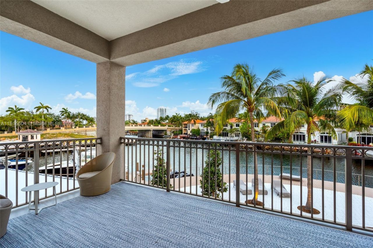 1260 Harbor Ct, Hollywood, FL 33019 Photo