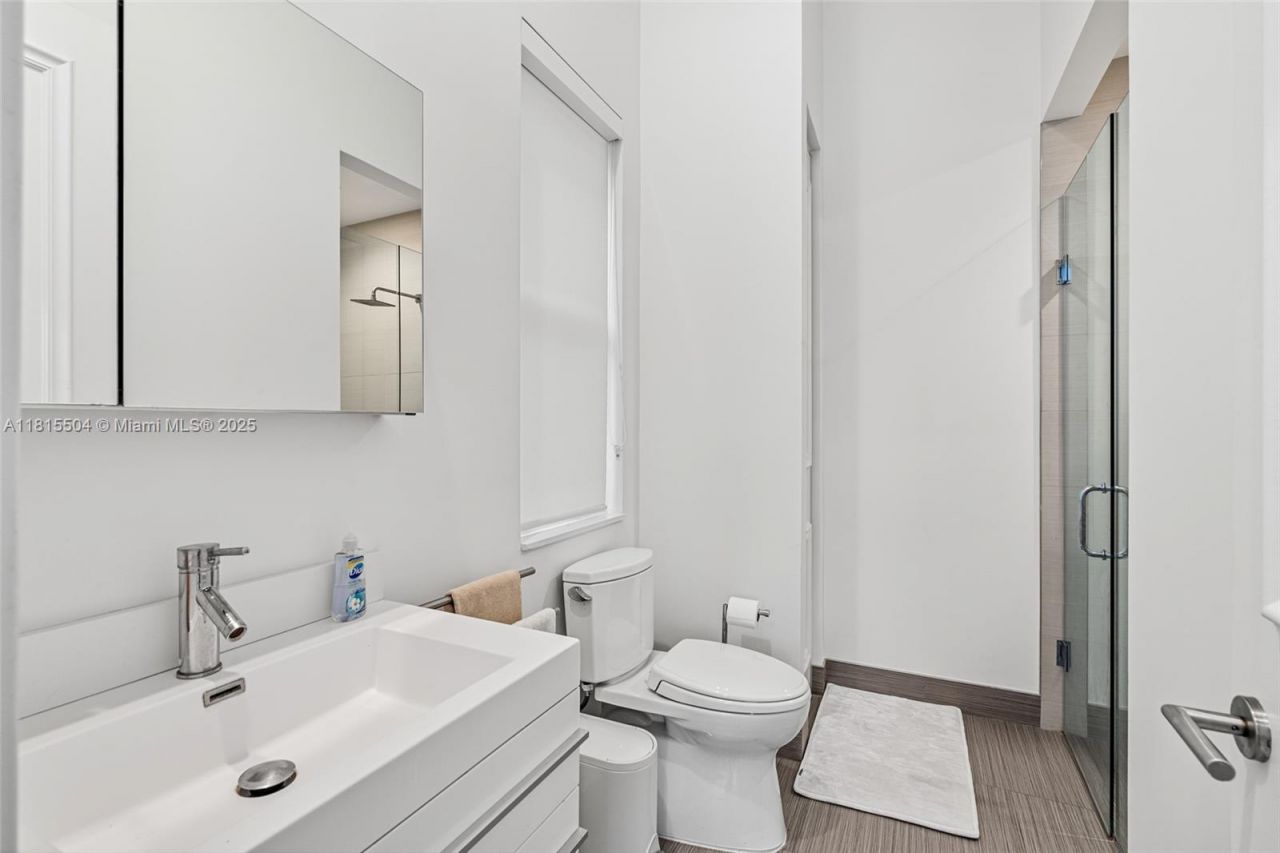 1260 Harbor Ct, Hollywood, FL 33019 Photo