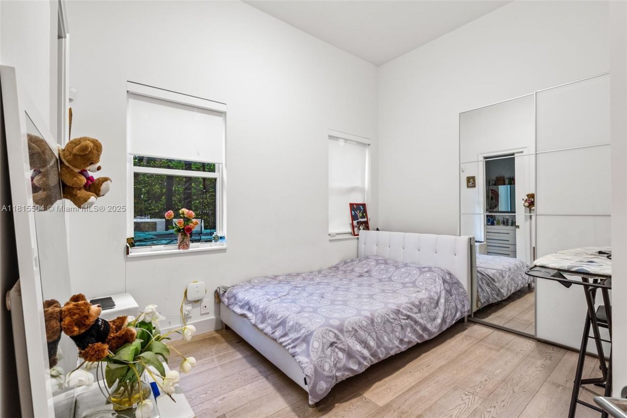 1260 Harbor Ct, Hollywood, FL 33019 Photo