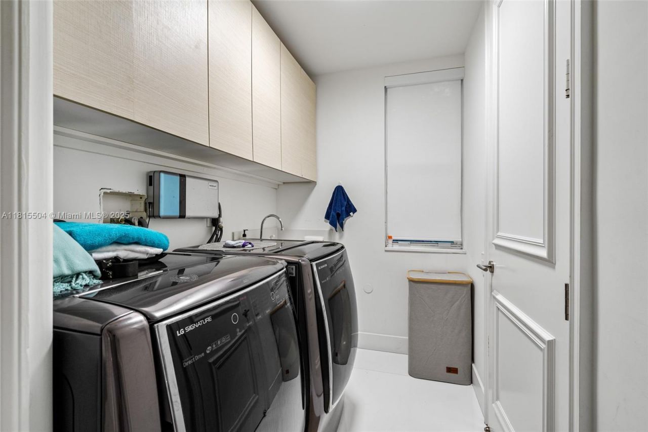 1260 Harbor Ct, Hollywood, FL 33019 Photo