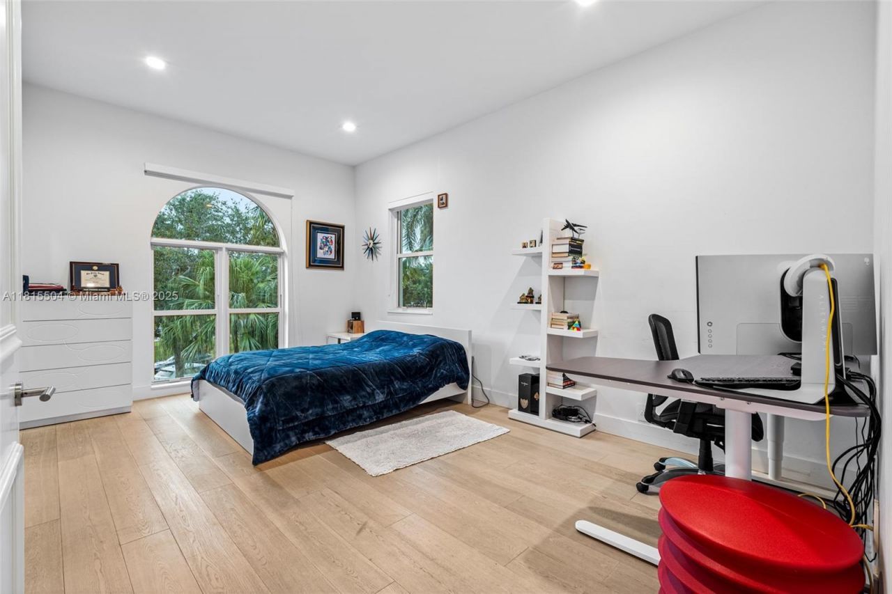 1260 Harbor Ct, Hollywood, FL 33019 Photo