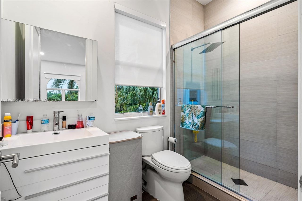 1260 Harbor Ct, Hollywood, FL 33019 Photo