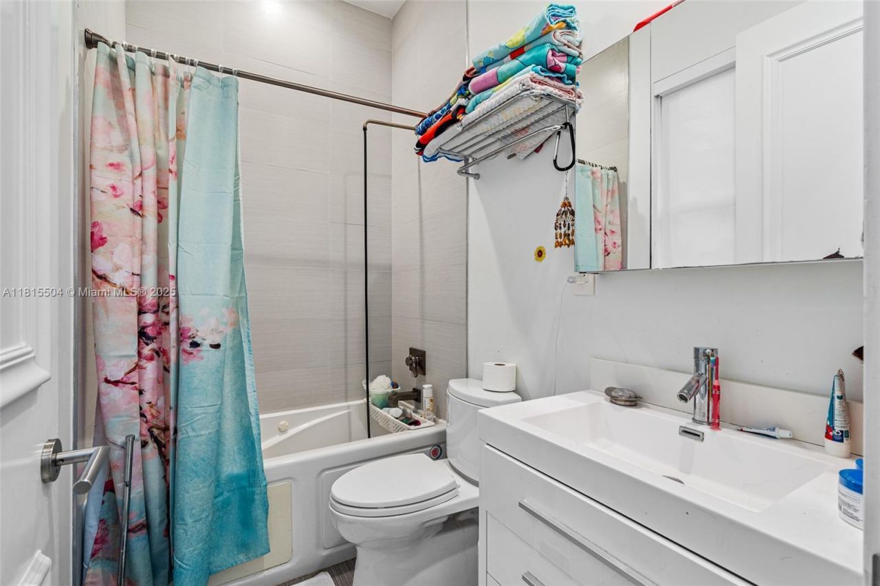 1260 Harbor Ct, Hollywood, FL 33019 Photo