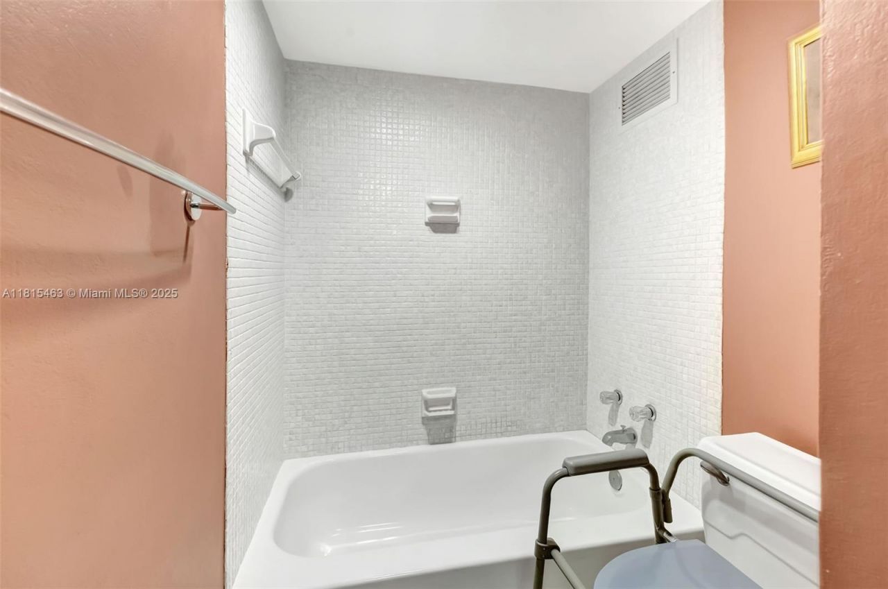 10101 E Bay Harbor Dr, Unit 502, Bay Harbor Islands, FL 33154 Photo