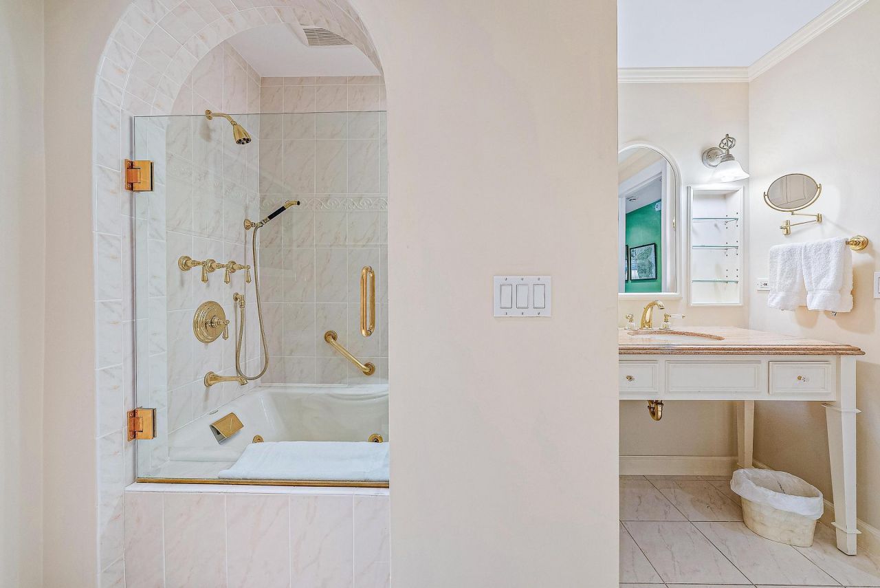 2160 Ibis Isle Road, Unit 9, Palm Beach, FL 33480 Photo