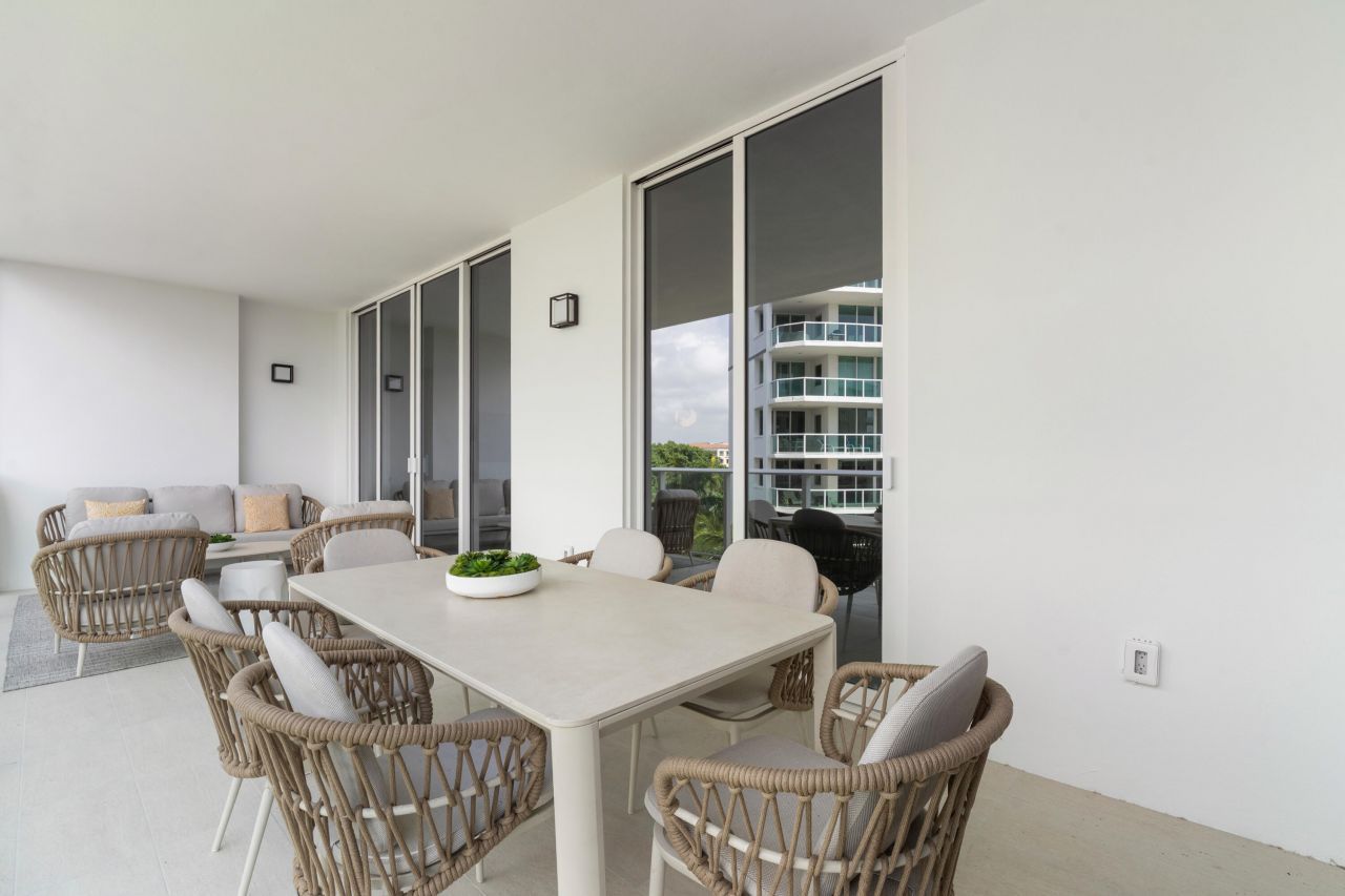 220 SE Mizner Boulevard, Unit 611, Boca Raton, FL 33432 Photo