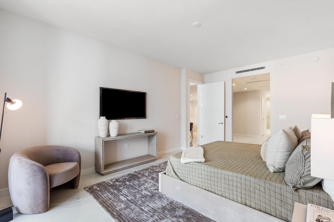 220 SE Mizner Boulevard, Unit 611, Boca Raton, FL 33432 Photo