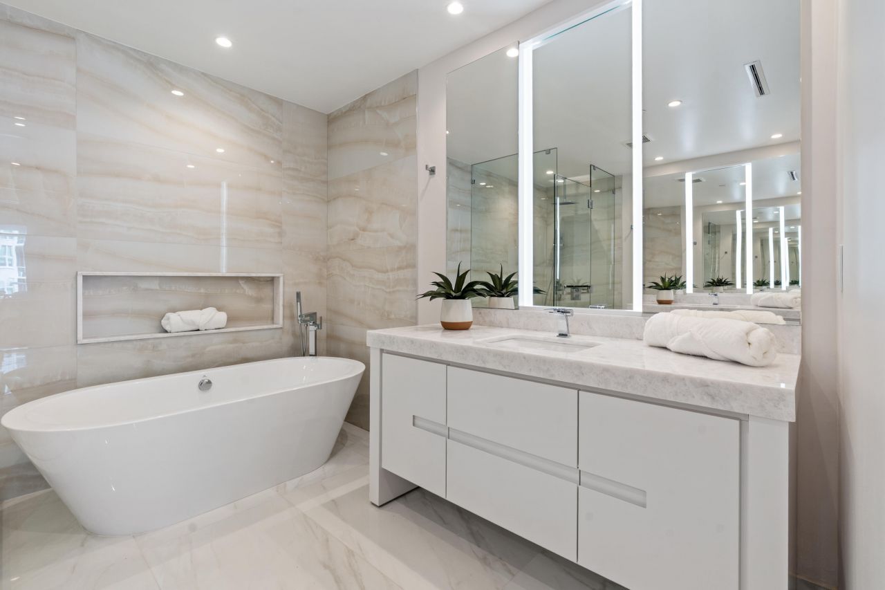 220 SE Mizner Boulevard, Unit 611, Boca Raton, FL 33432 Photo