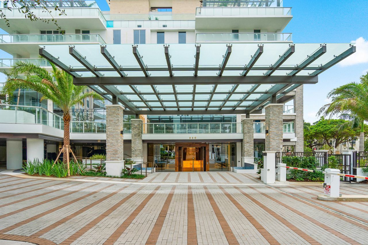 220 SE Mizner Boulevard, Unit 611, Boca Raton, FL 33432 Photo