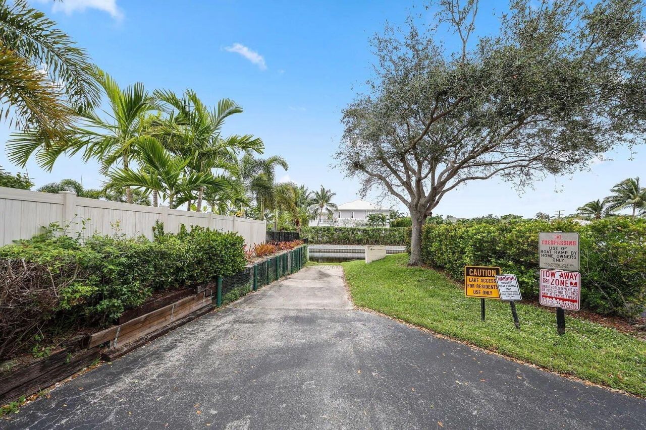 1071 Delray Lakes Drive, Delray Beach, FL 33444 Photo