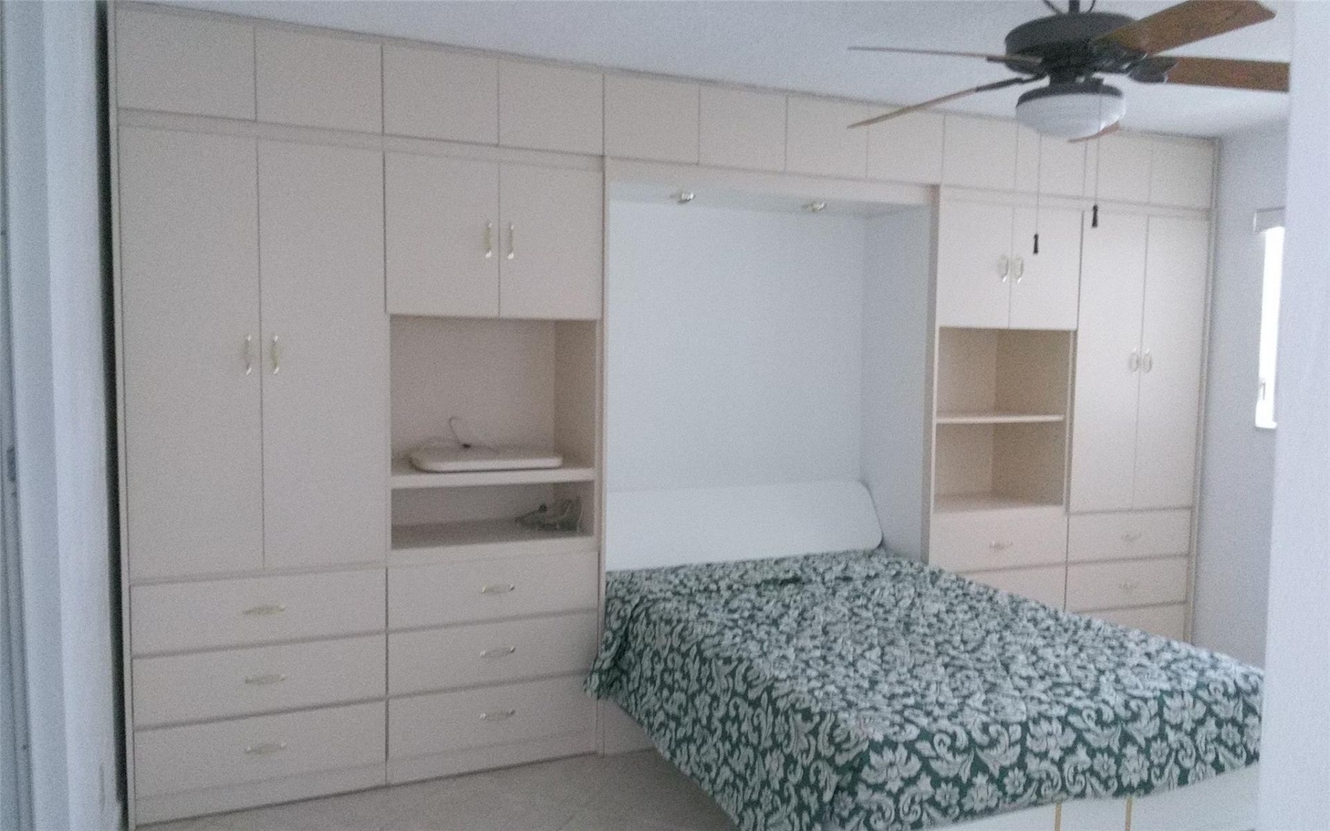 465 Paradise Isle Boulevard, Unit 307, Hallandale Beach, FL 33009 Photo