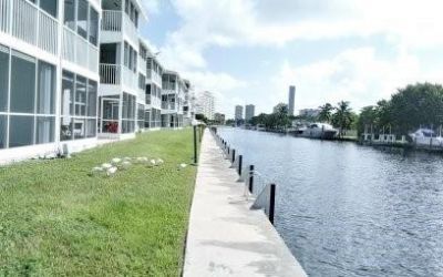 465 Paradise Isle Boulevard, Unit 307, Hallandale Beach, FL 33009 Photo