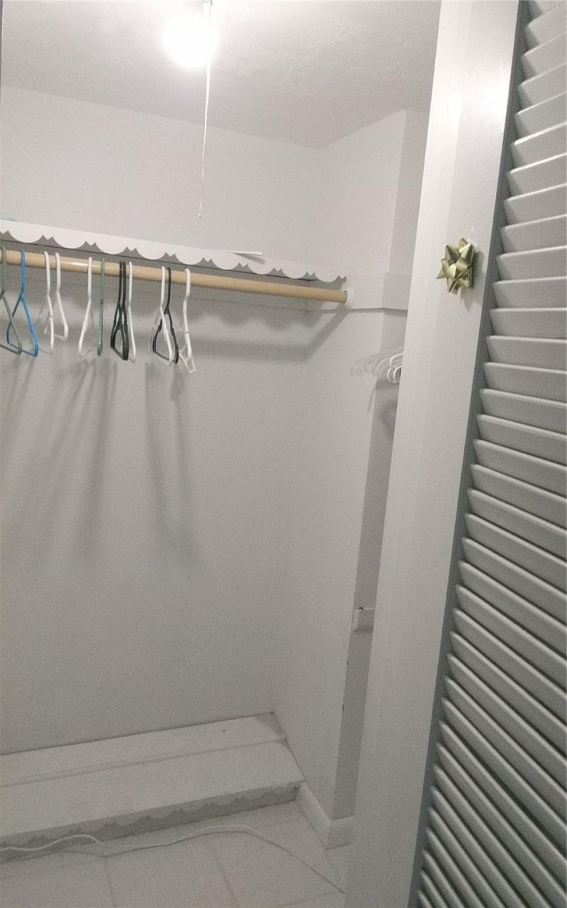 465 Paradise Isle Boulevard, Unit 207, Hallandale Beach, FL 33009 Photo