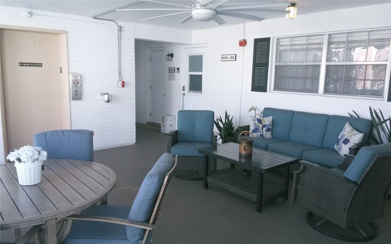 465 Paradise Isle Boulevard, Unit 207, Hallandale Beach, FL 33009 Photo