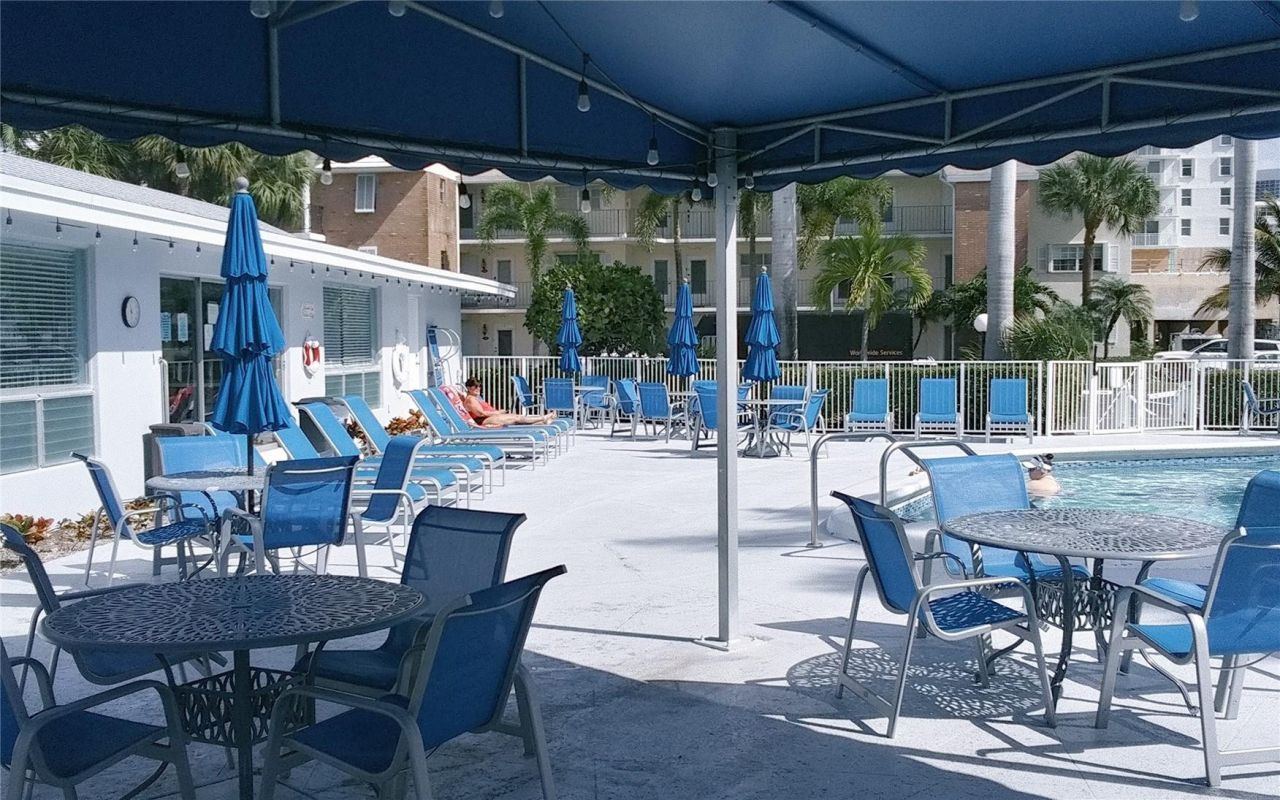 465 Paradise Isle Boulevard, Unit 207, Hallandale Beach, FL 33009 Photo