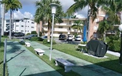 465 Paradise Isle Boulevard, Unit 207, Hallandale Beach, FL 33009 Photo