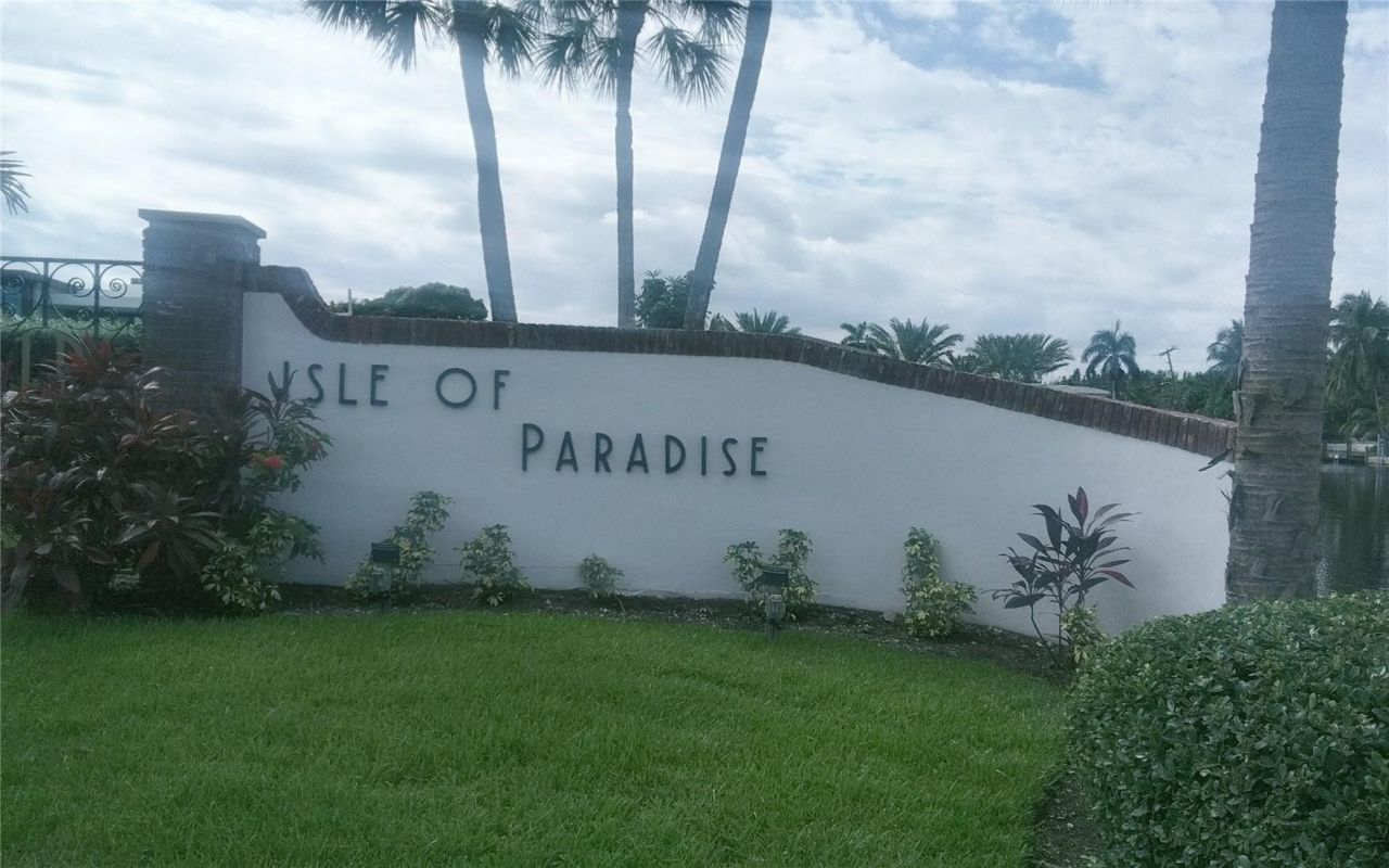 465 Paradise Isle Boulevard, Unit 207, Hallandale Beach, FL 33009 Photo