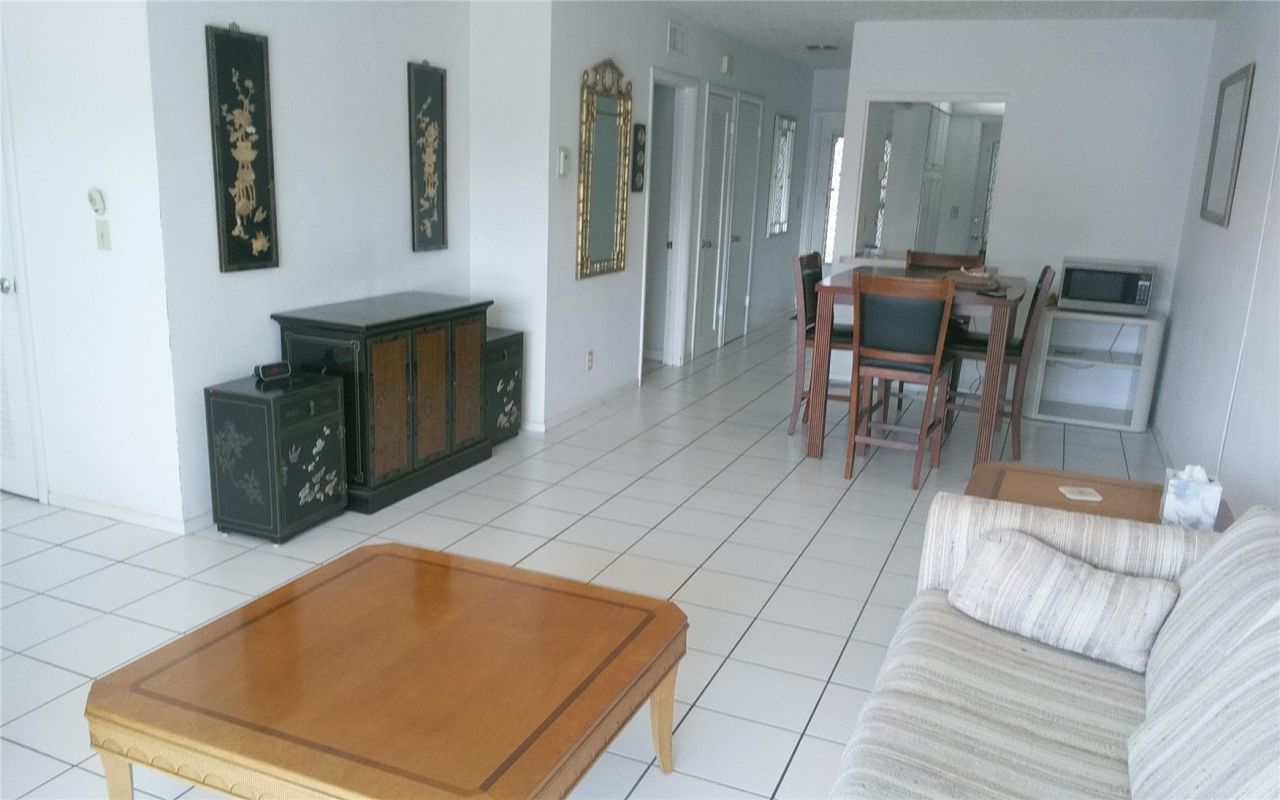465 Paradise Isle Boulevard, Unit 207, Hallandale Beach, FL 33009 Photo