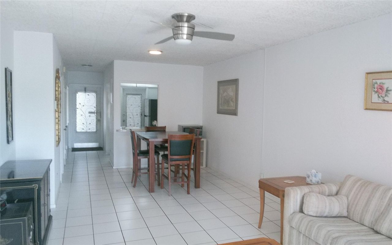 465 Paradise Isle Boulevard, Unit 207, Hallandale Beach, FL 33009 Photo