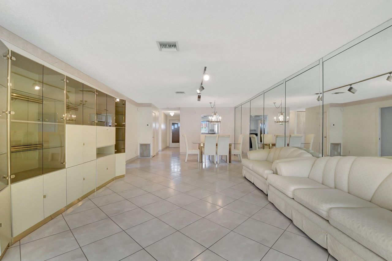 5800 Fernley Drive W, Unit 51, West Palm Beach, FL 33415 Photo