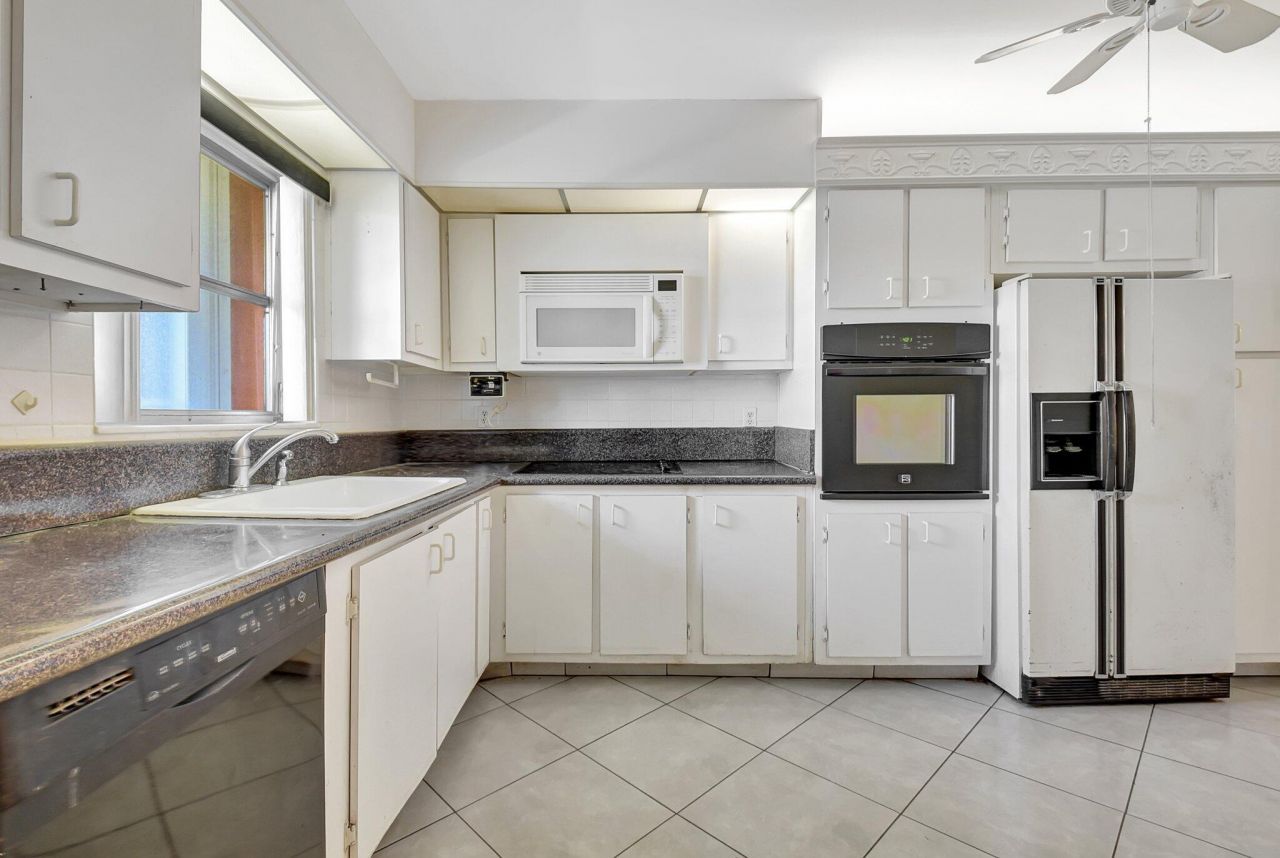 5800 Fernley Drive W, Unit 51, West Palm Beach, FL 33415 Photo