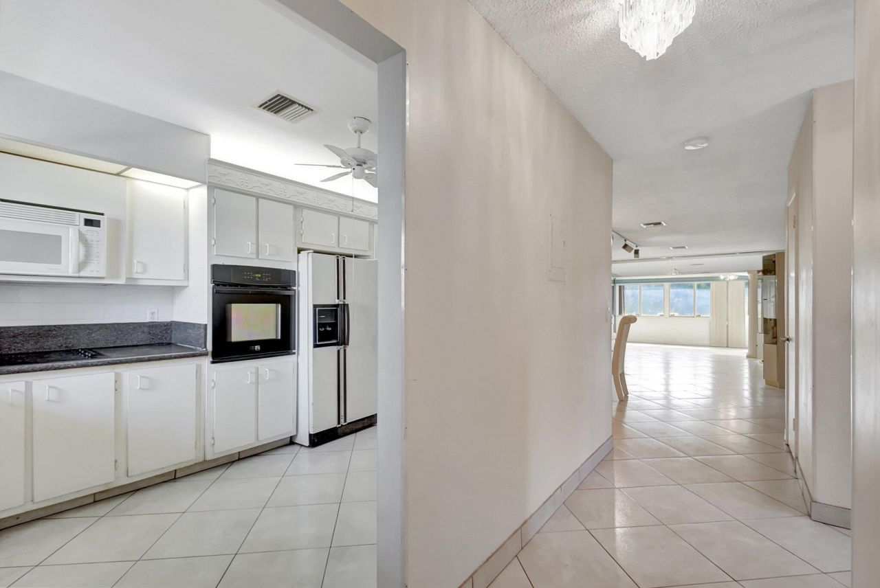 5800 Fernley Drive W, Unit 51, West Palm Beach, FL 33415 Photo
