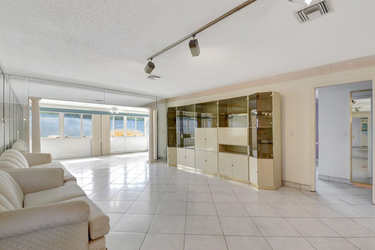 5800 Fernley Drive W, Unit 51, West Palm Beach, FL 33415 Photo