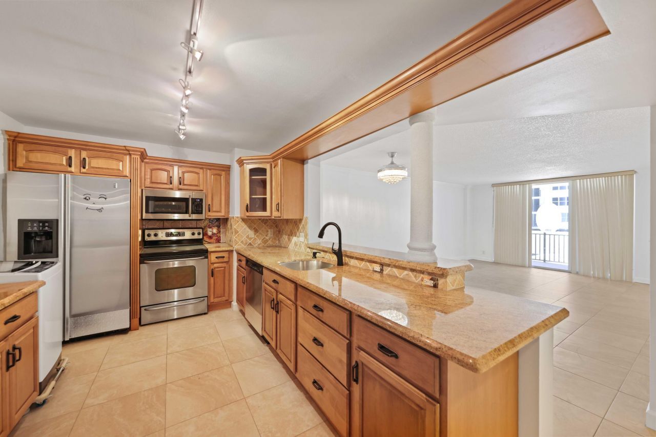 1147 Hillsboro Mile, Unit 309, Hillsboro Beach, FL 33062 Photo