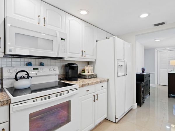 899 Jeffery Street, Unit 301, Boca Raton, FL 33487