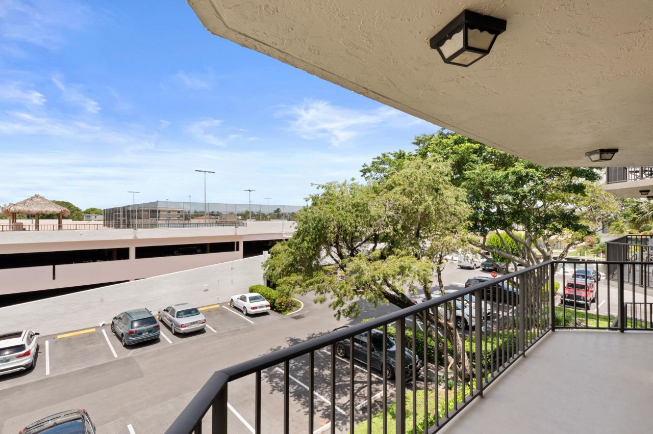 899 Jeffery Street, Unit 301, Boca Raton, FL 33487 Photo