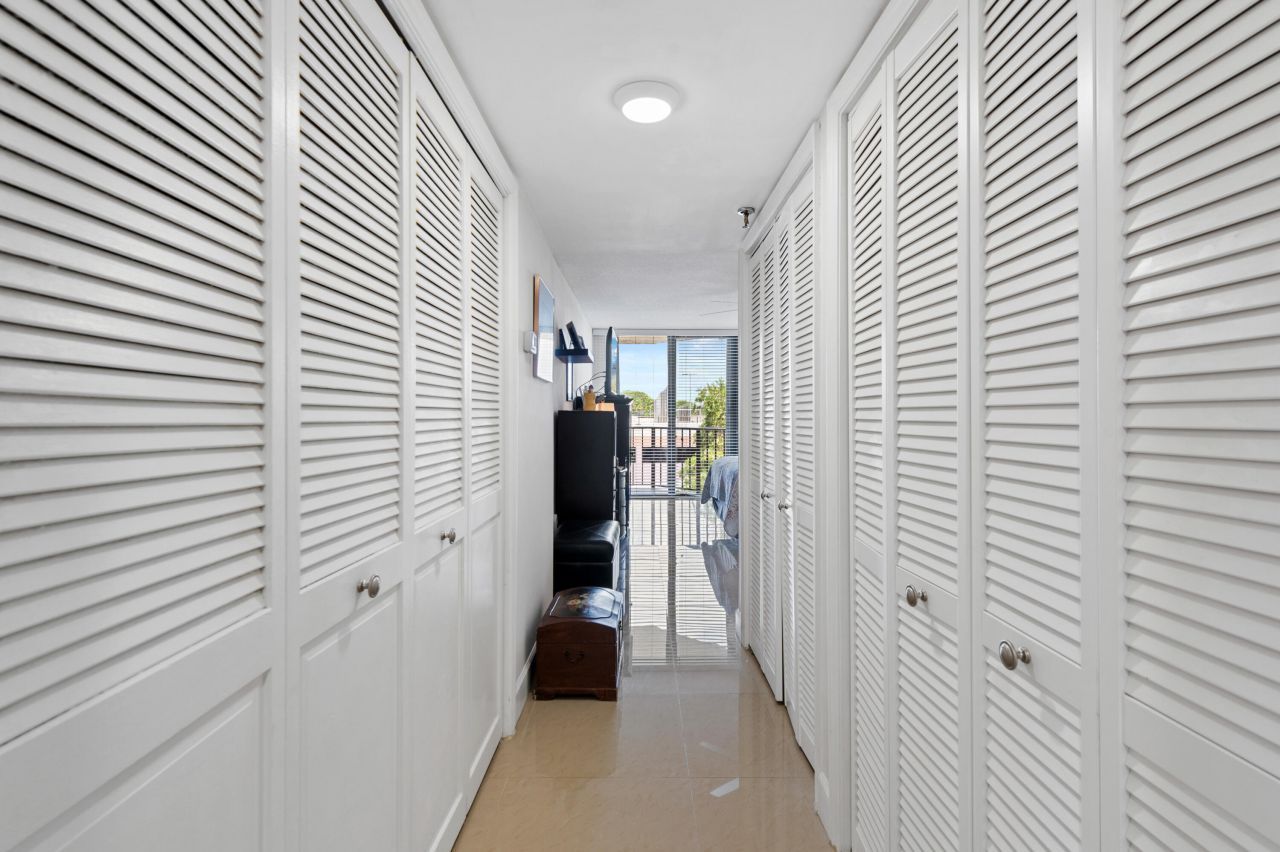 899 Jeffery Street, Unit 301, Boca Raton, FL 33487 Photo