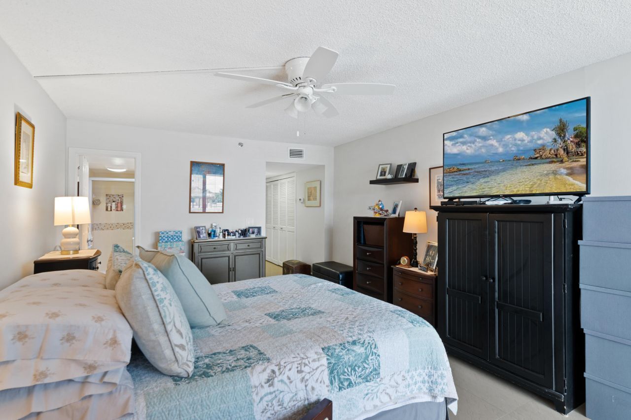 899 Jeffery Street, Unit 301, Boca Raton, FL 33487 Photo