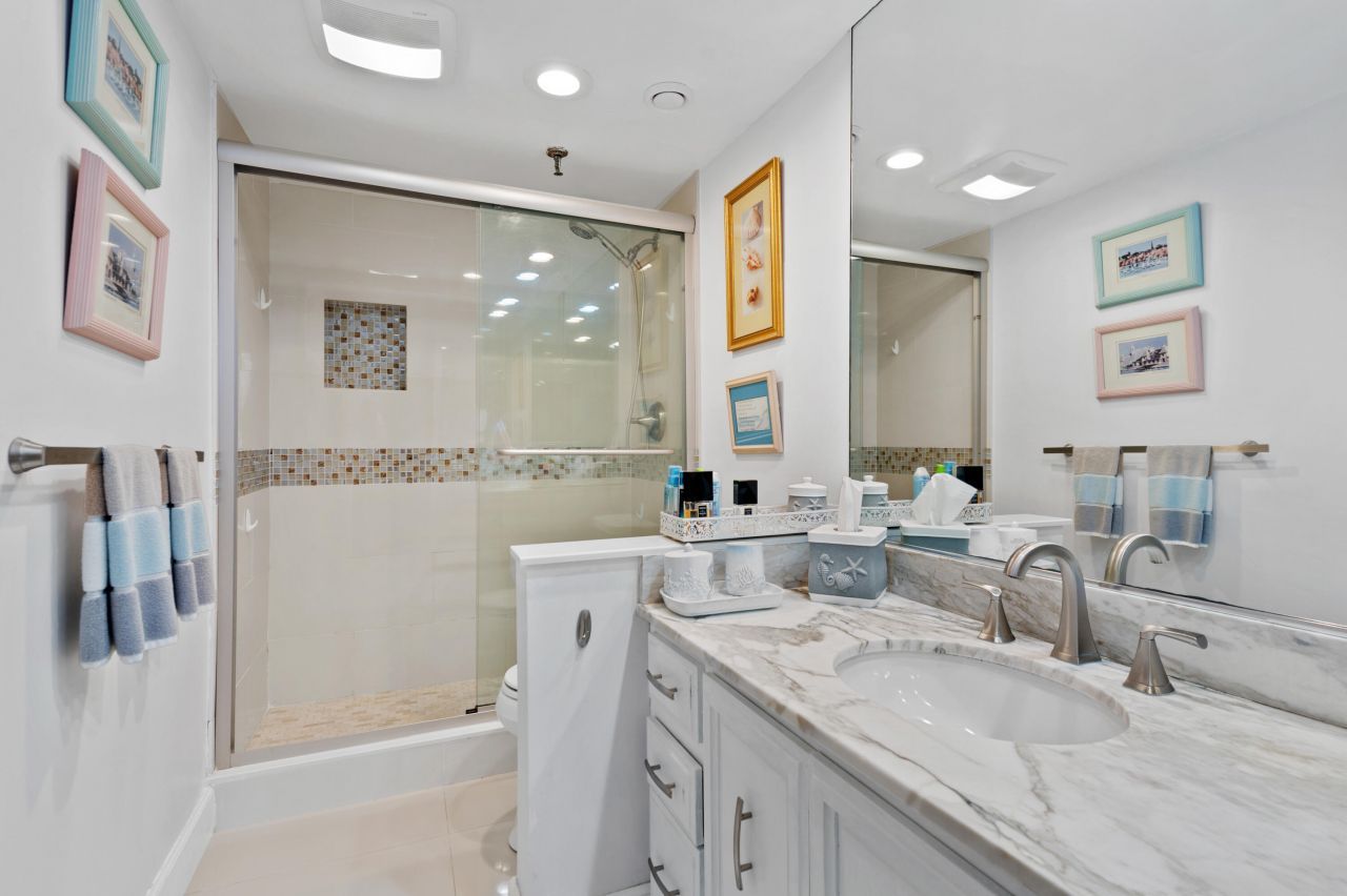 899 Jeffery Street, Unit 301, Boca Raton, FL 33487 Photo