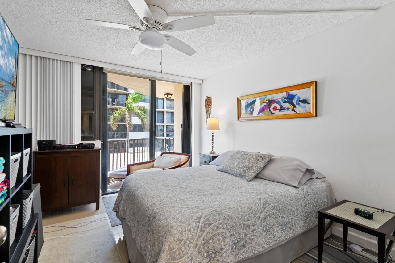 899 Jeffery Street, Unit 301, Boca Raton, FL 33487 Photo