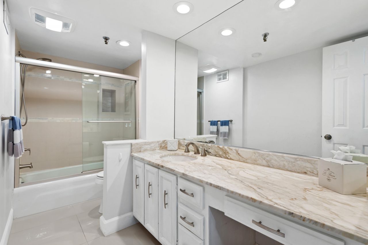 899 Jeffery Street, Unit 301, Boca Raton, FL 33487 Photo