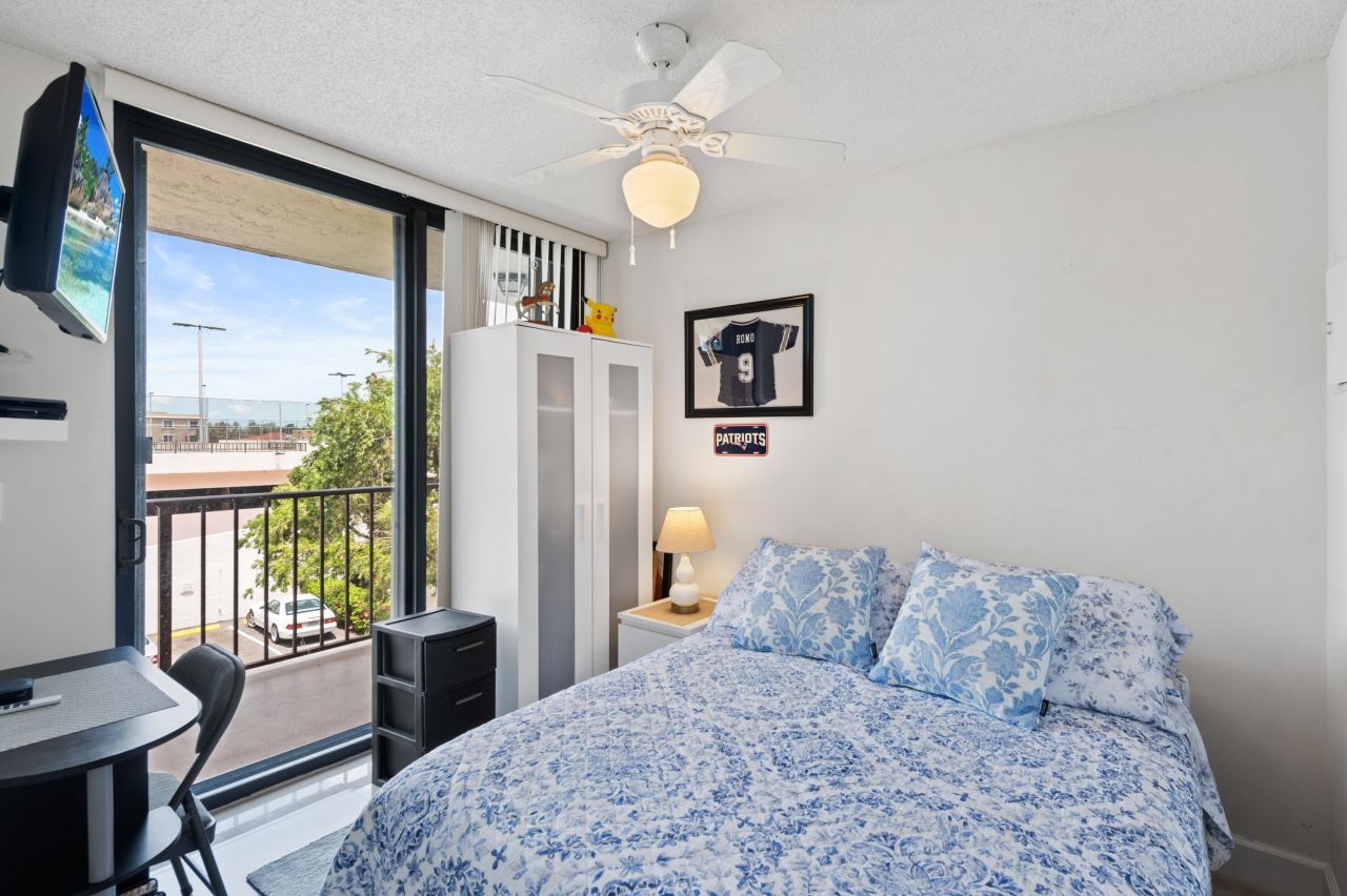 899 Jeffery Street, Unit 301, Boca Raton, FL 33487 Photo