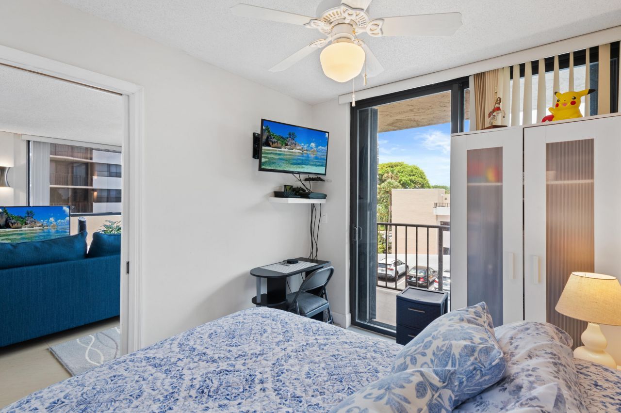 899 Jeffery Street, Unit 301, Boca Raton, FL 33487 Photo