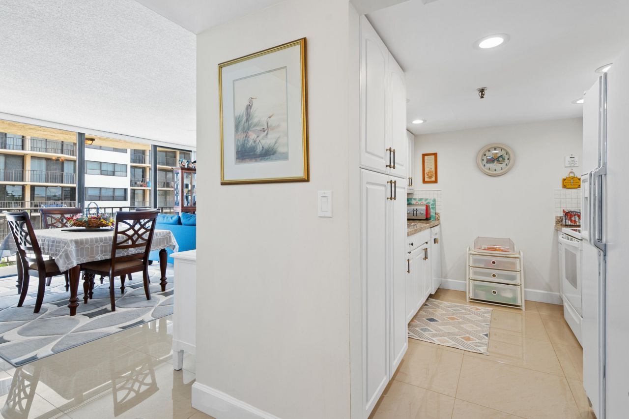 899 Jeffery Street, Unit 301, Boca Raton, FL 33487 Photo