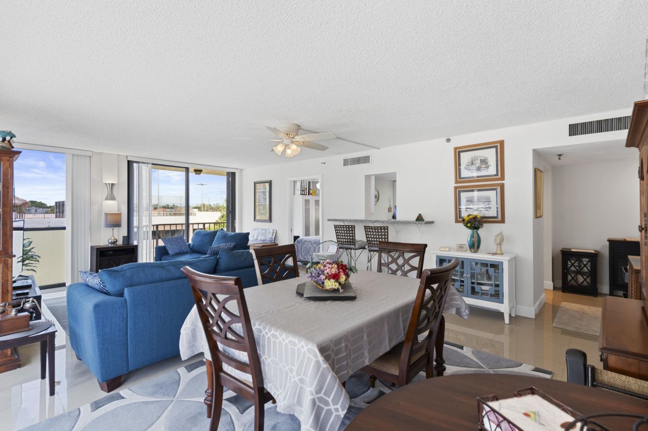 899 Jeffery Street, Unit 301, Boca Raton, FL 33487 Photo