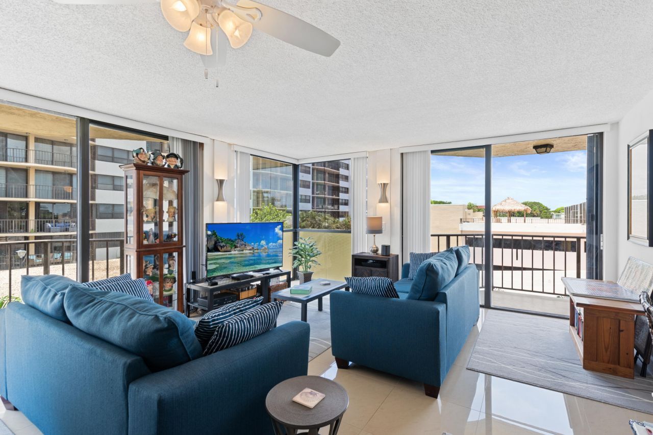 899 Jeffery Street, Unit 301, Boca Raton, FL 33487 Photo