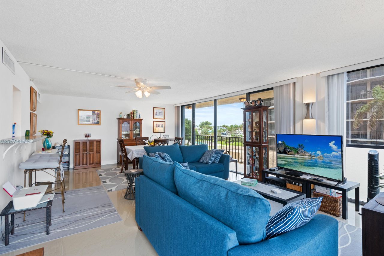 899 Jeffery Street, Unit 301, Boca Raton, FL 33487 Photo