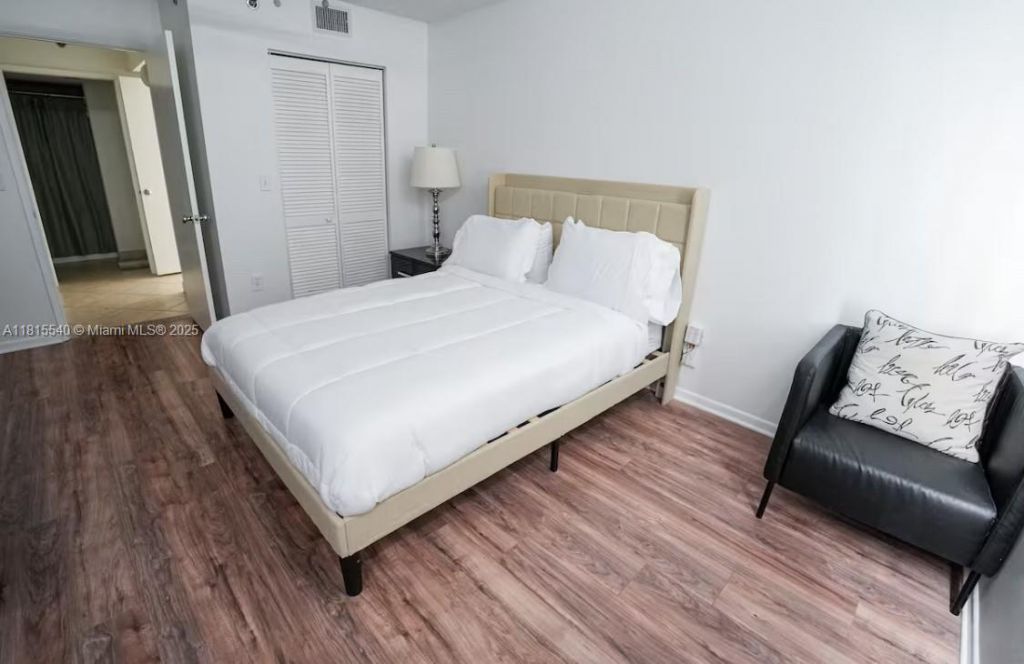 19601 E Country Club Drive, Unit 7-203, Aventura, FL 33180 Photo