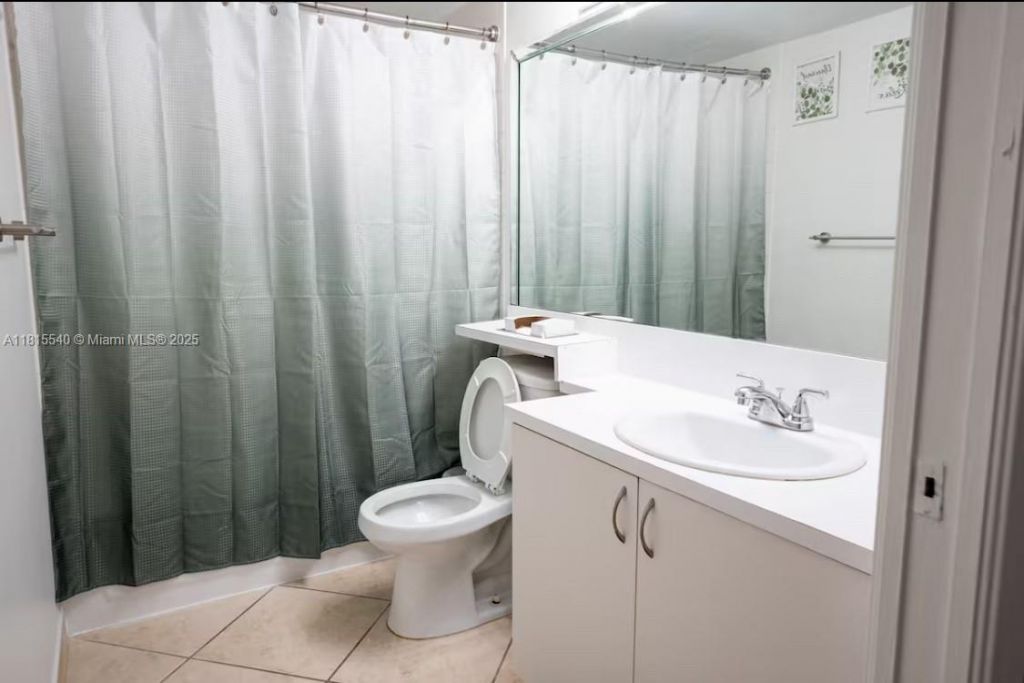 19601 E Country Club Drive, Unit 7-203, Aventura, FL 33180 Photo