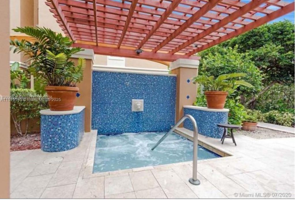 19601 E Country Club Drive, Unit 7-203, Aventura, FL 33180 Photo